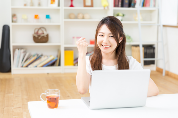 在宅チャットレディをパソコンで♪パソコンの貸し出しや購入支援サービスはある?